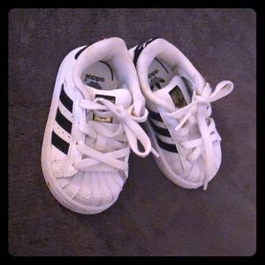 😍SOLD😍Size 4 shell top adidas